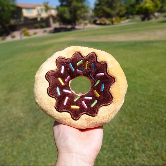 Donut Dog Toy🍩 squeaky plush dog toy - Picture 4 of 6